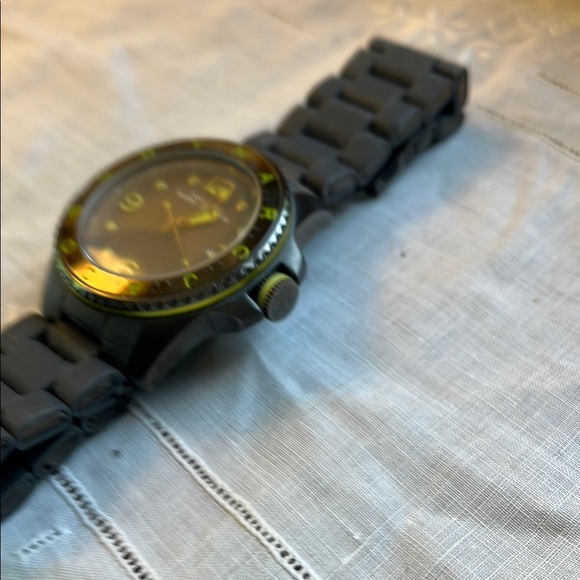 Marc by Marc Jacobs MBM2553 Gray Sporty Analog Watch – Stainless Steel, 5 ATM - Picture 5 of 5